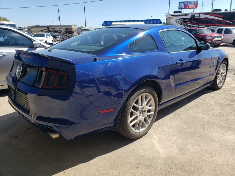 Ford Mustang Vehicle Full-screen Gallery Image 04