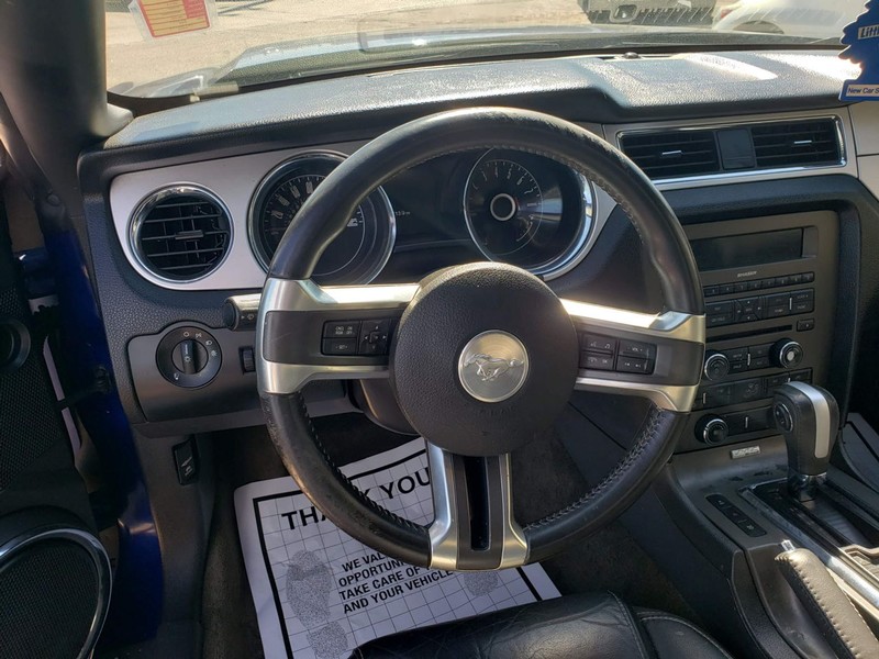 Ford Mustang Vehicle Full-screen Gallery Image 07