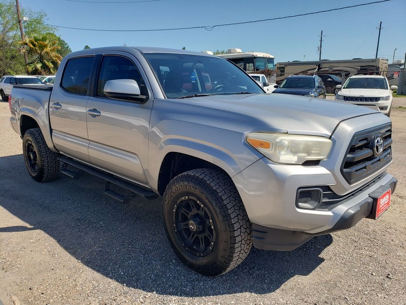 Toyota Tacoma Vehicle Full-screen Gallery Image 02