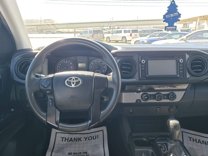 Toyota Tacoma Vehicle Full-screen Gallery Image 06