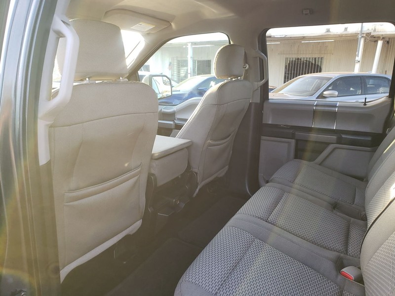 Ford F-150 Vehicle Full-screen Gallery Image 06