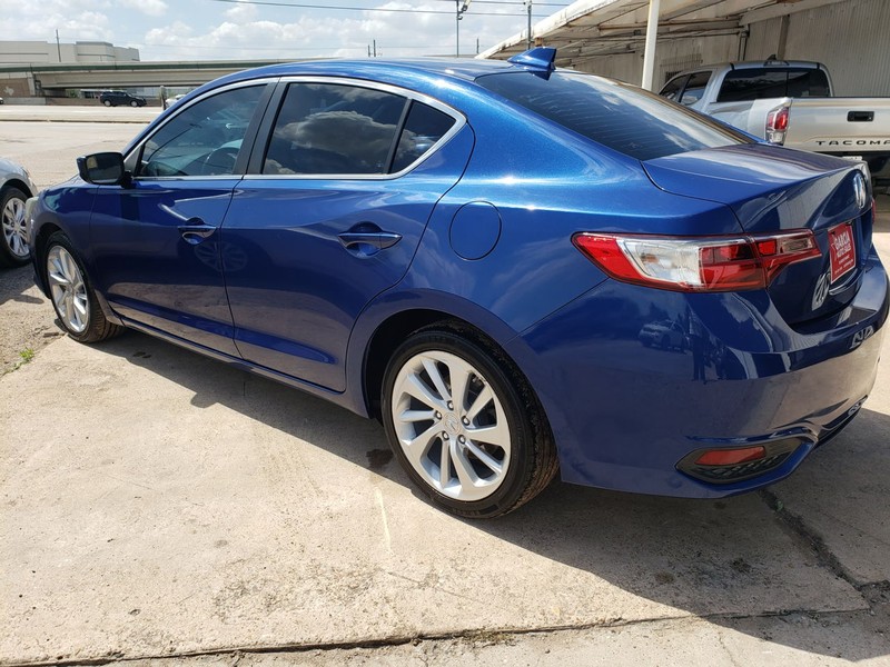 Acura ILX Vehicle Full-screen Gallery Image 02