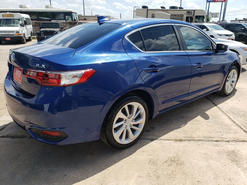 Acura ILX Vehicle Full-screen Gallery Image 03