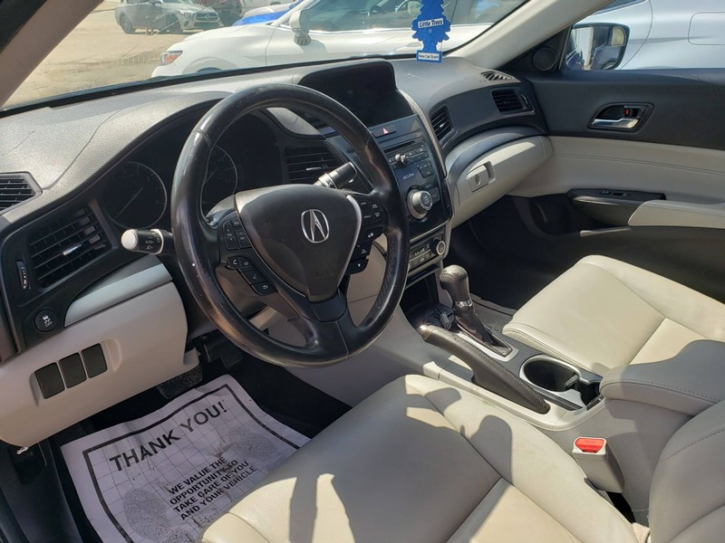 Acura ILX Vehicle Full-screen Gallery Image 05
