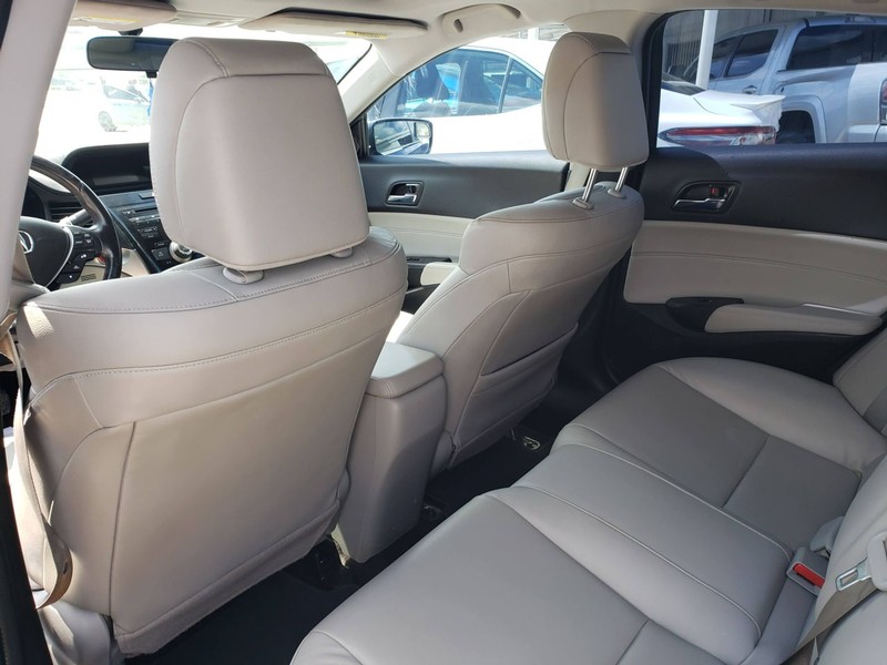 Acura ILX Vehicle Full-screen Gallery Image 06