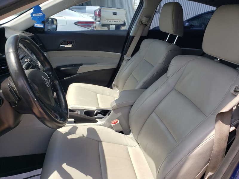 Acura ILX Vehicle Full-screen Gallery Image 07
