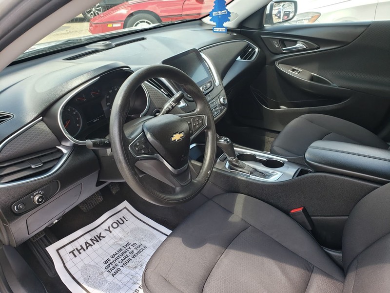 Chevrolet Malibu Vehicle Full-screen Gallery Image 06