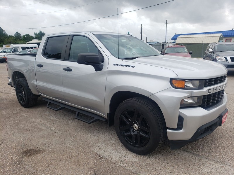 Chevrolet Silverado Vehicle Full-screen Gallery Image 02
