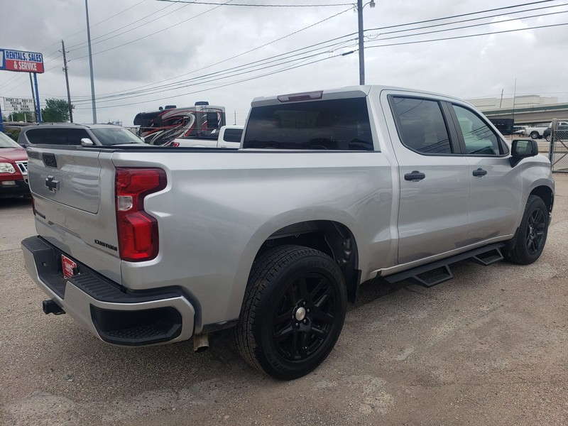Chevrolet Silverado Vehicle Full-screen Gallery Image 03