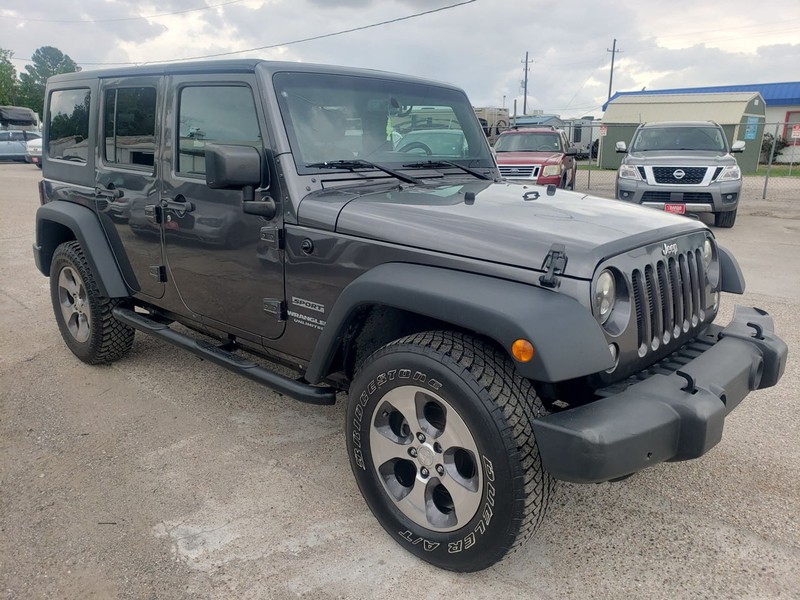 Jeep Wrangler Vehicle Full-screen Gallery Image 03