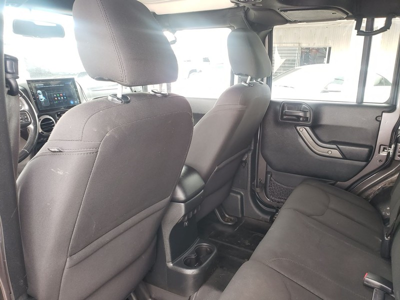 Jeep Wrangler Vehicle Full-screen Gallery Image 07