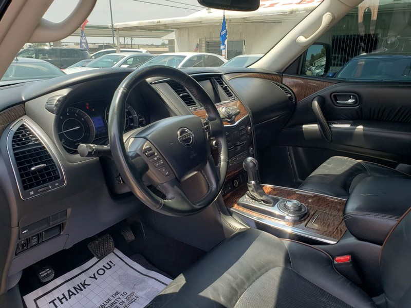 Nissan Armada Vehicle Full-screen Gallery Image 04