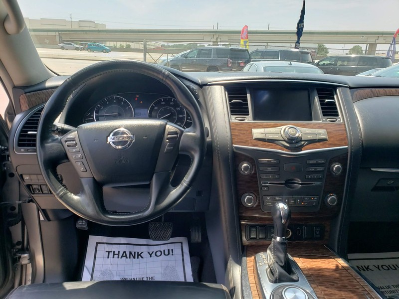 Nissan Armada Vehicle Full-screen Gallery Image 05