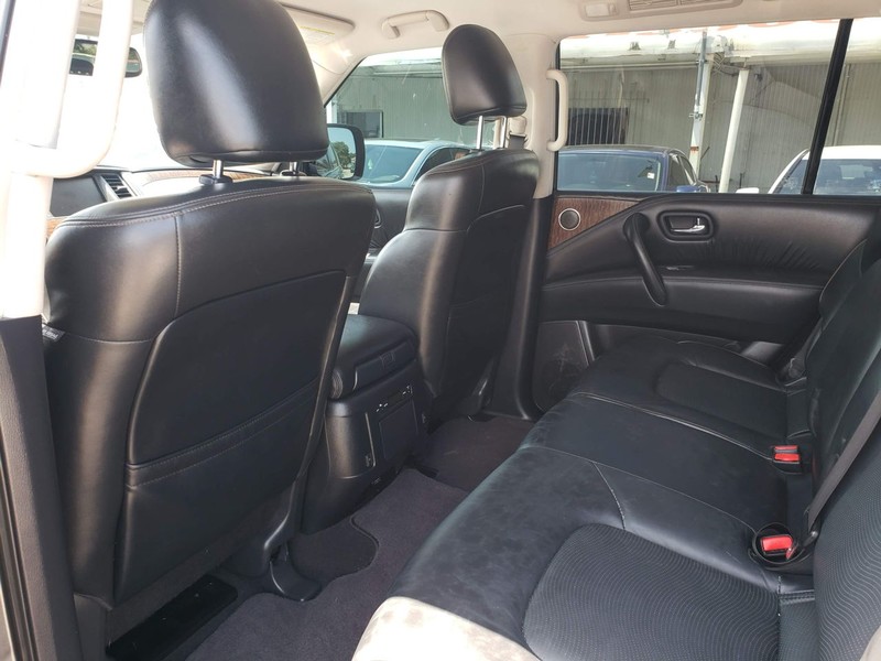 Nissan Armada Vehicle Full-screen Gallery Image 07