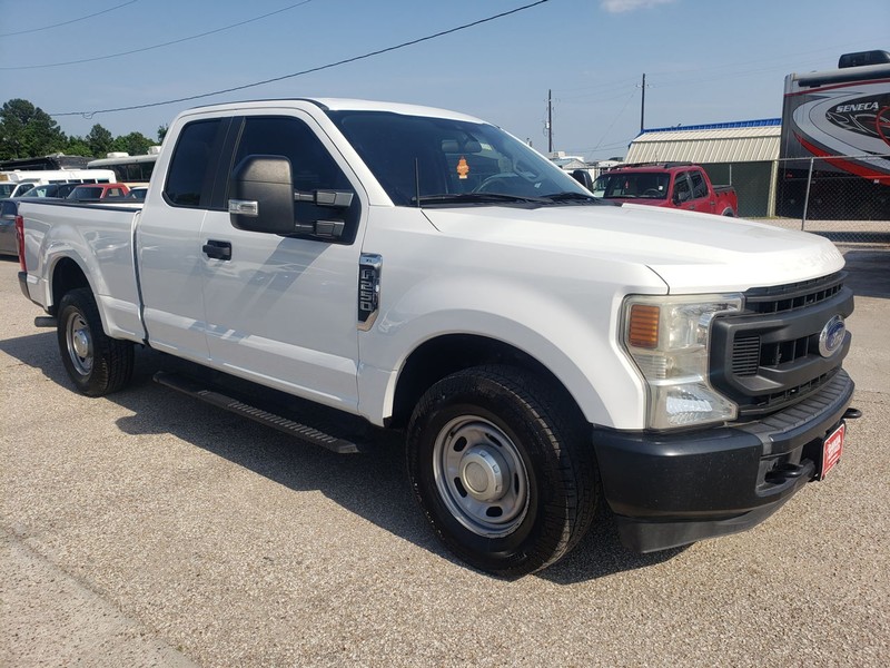 Ford Super Duty F-250 SRW Vehicle Full-screen Gallery Image 02