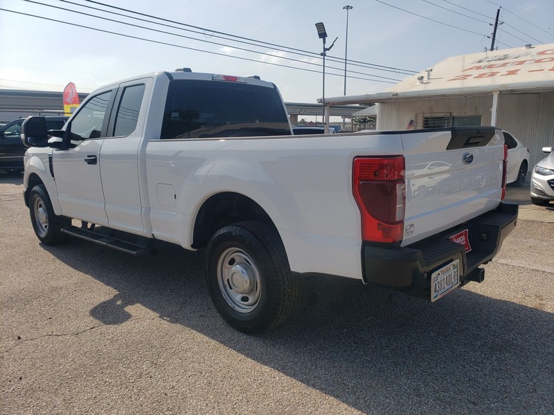 Ford Super Duty F-250 SRW Vehicle Full-screen Gallery Image 04