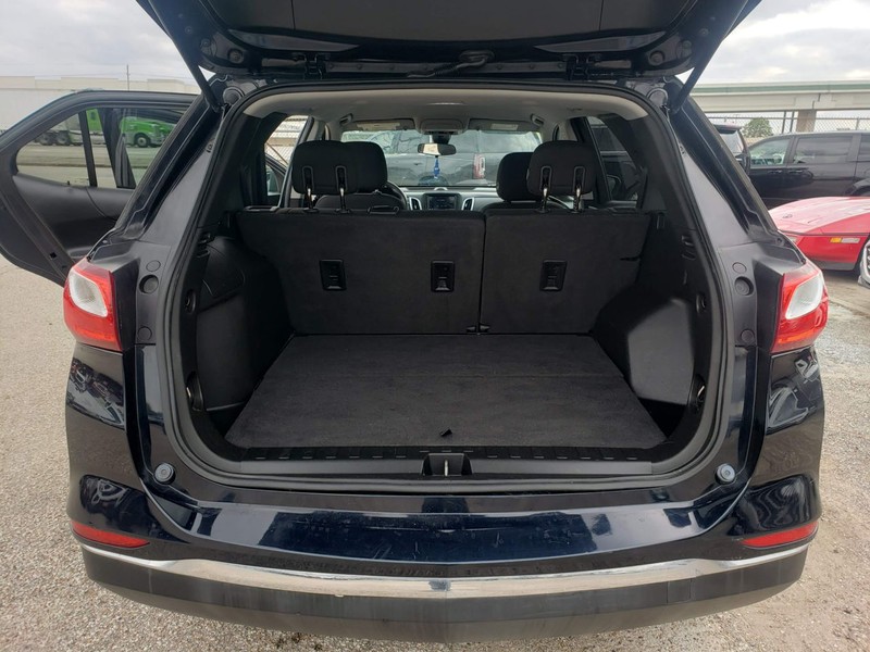 Chevrolet Equinox Vehicle Full-screen Gallery Image 05