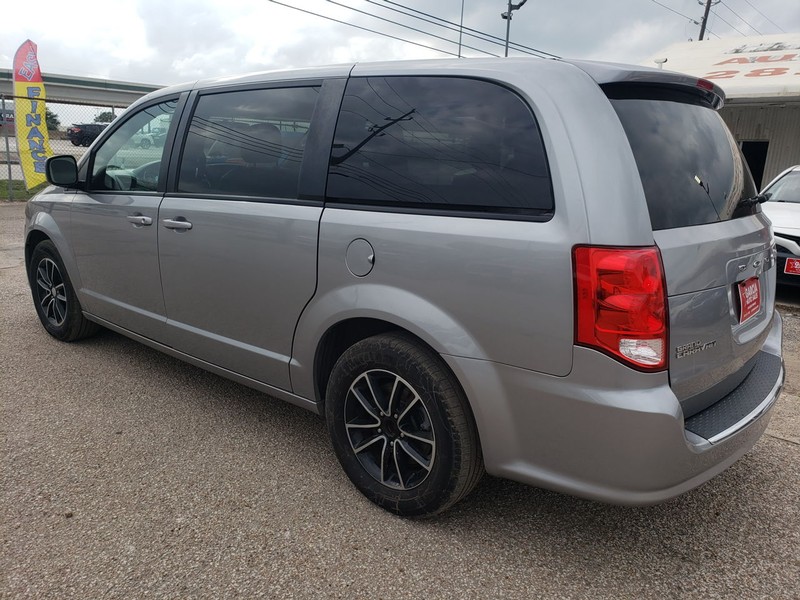Dodge Grand Caravan Vehicle Full-screen Gallery Image 03