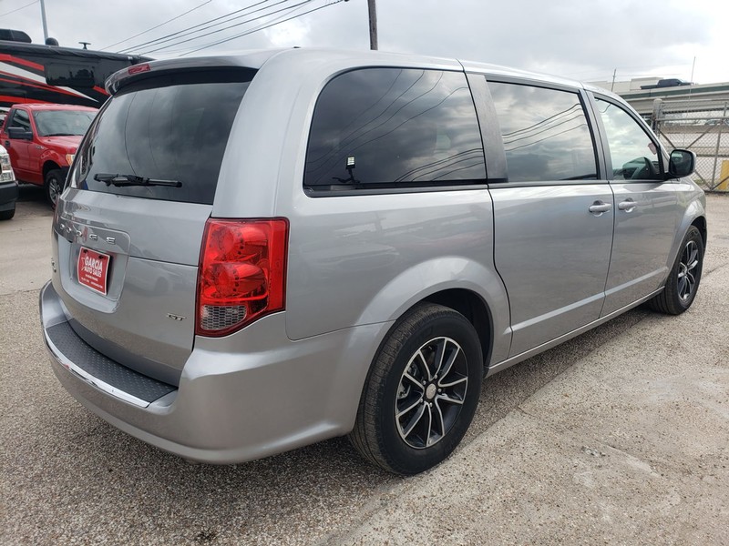Dodge Grand Caravan Vehicle Full-screen Gallery Image 04