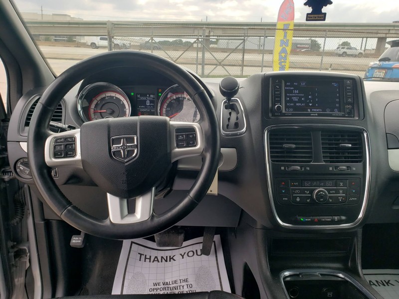 Dodge Grand Caravan Vehicle Full-screen Gallery Image 05