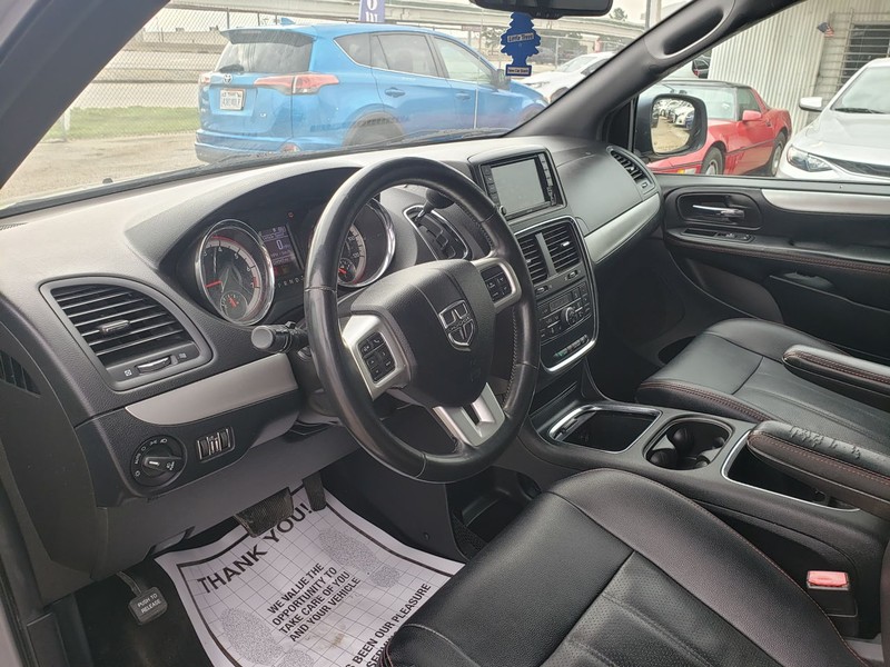 Dodge Grand Caravan Vehicle Full-screen Gallery Image 06