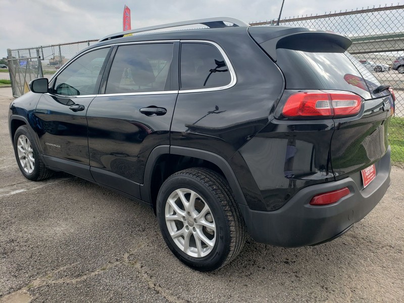 Jeep Cherokee Vehicle Full-screen Gallery Image 04