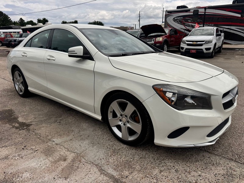 Mercedes-Benz CLA Vehicle Full-screen Gallery Image 02