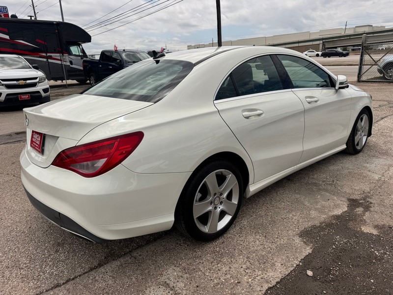 Mercedes-Benz CLA Vehicle Full-screen Gallery Image 03