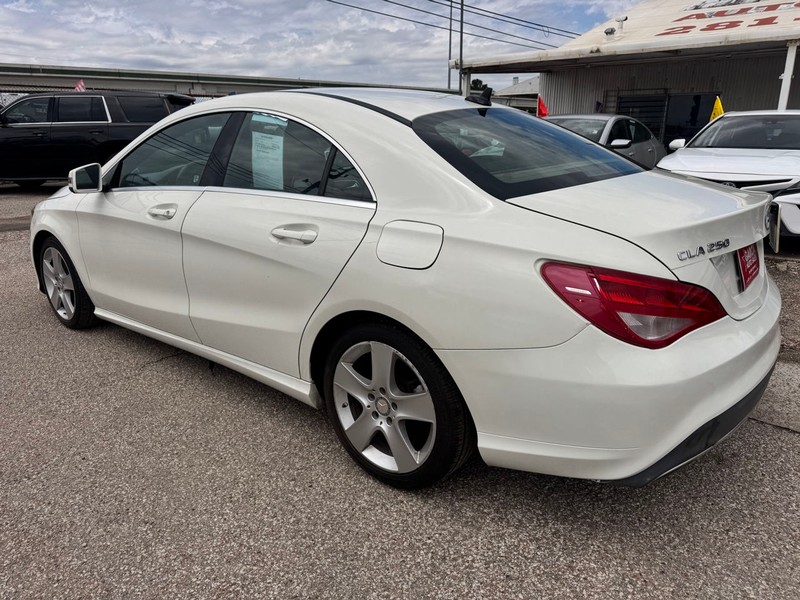 Mercedes-Benz CLA Vehicle Full-screen Gallery Image 04