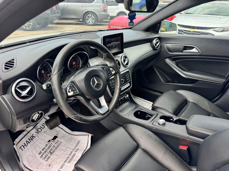 Mercedes-Benz CLA Vehicle Full-screen Gallery Image 07