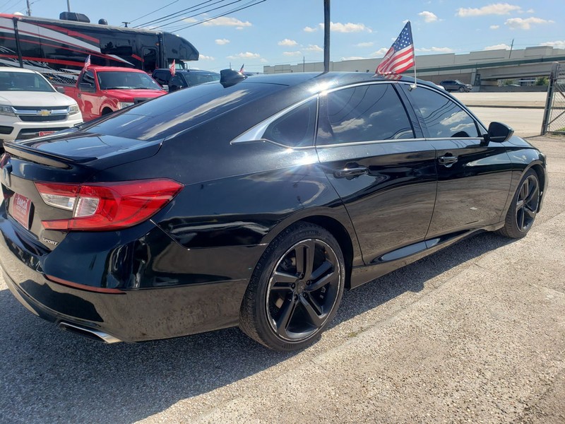 Honda Accord Sedan Vehicle Full-screen Gallery Image 04