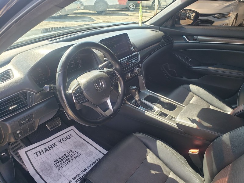 Honda Accord Sedan Vehicle Full-screen Gallery Image 05