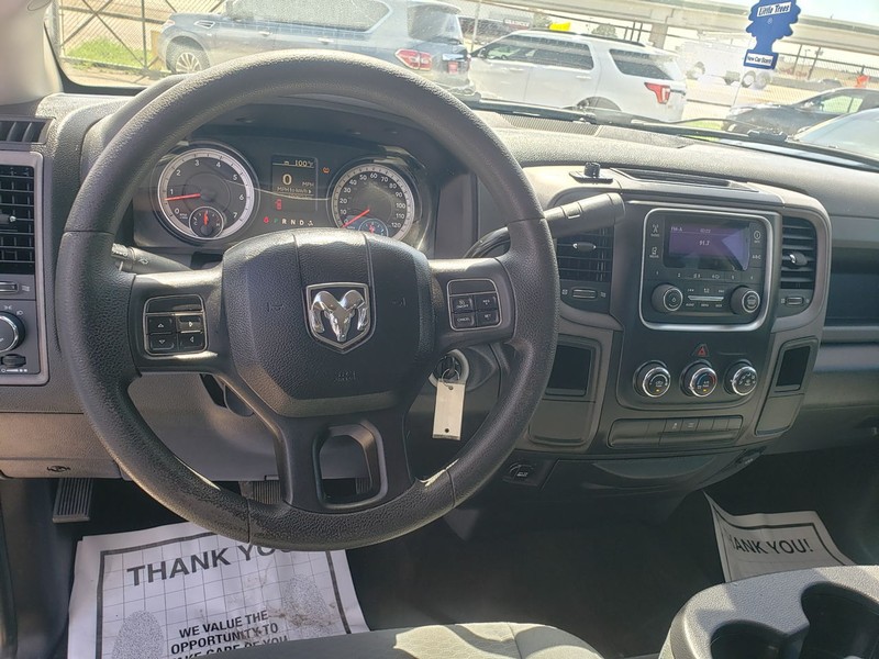 Ram 1500 Vehicle Full-screen Gallery Image 05