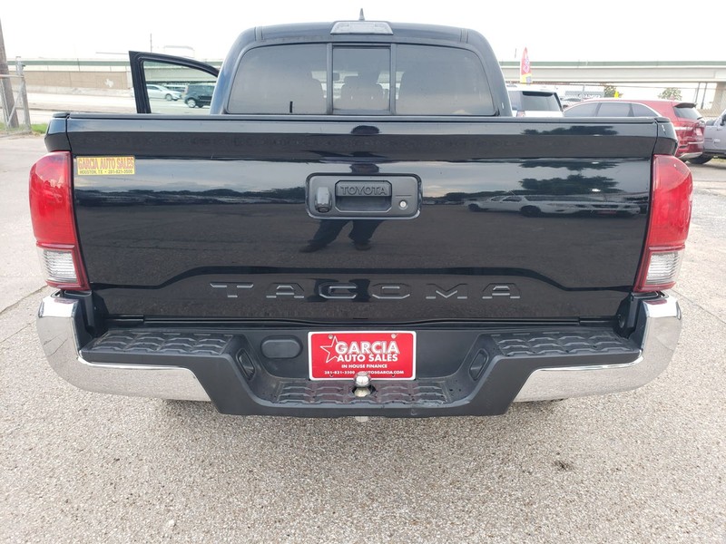 Toyota Tacoma 2WD Vehicle Full-screen Gallery Image 05