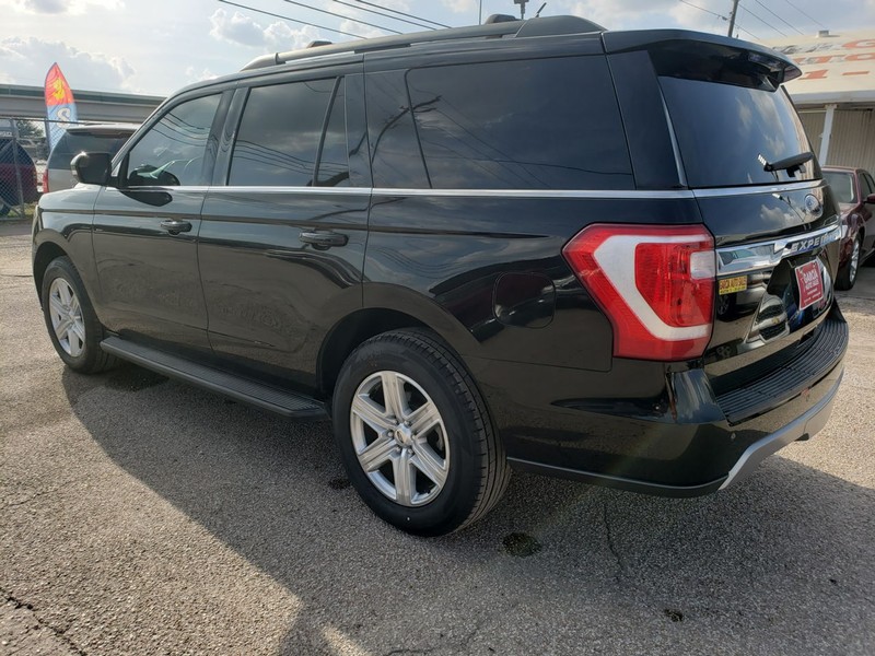 Ford Expedition Vehicle Full-screen Gallery Image 03
