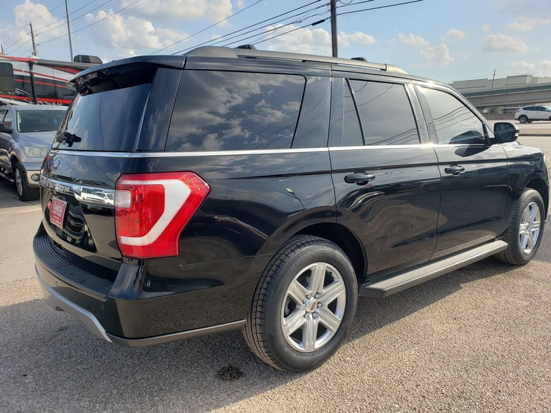Ford Expedition Vehicle Full-screen Gallery Image 04