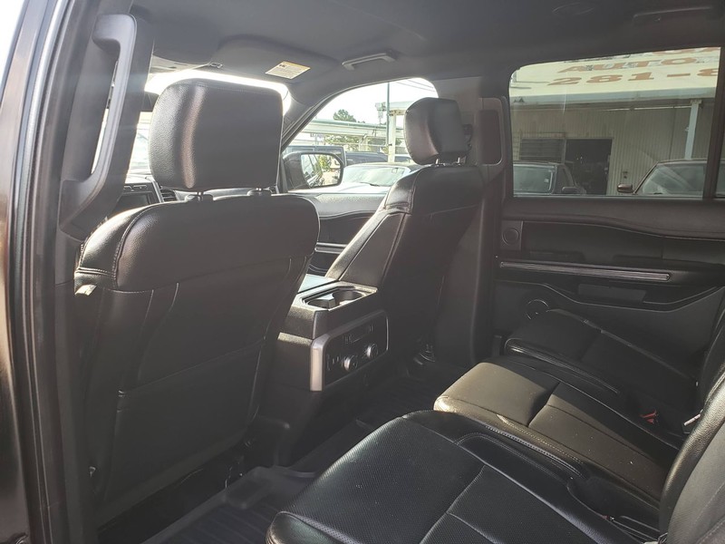 Ford Expedition Vehicle Full-screen Gallery Image 06