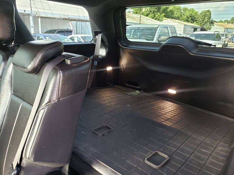 Ford Expedition Vehicle Full-screen Gallery Image 08