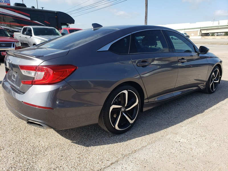 Honda Accord Sedan Vehicle Full-screen Gallery Image 03