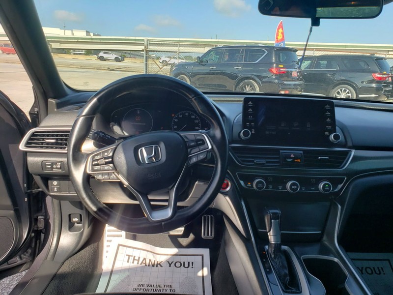 Honda Accord Sedan Vehicle Full-screen Gallery Image 05