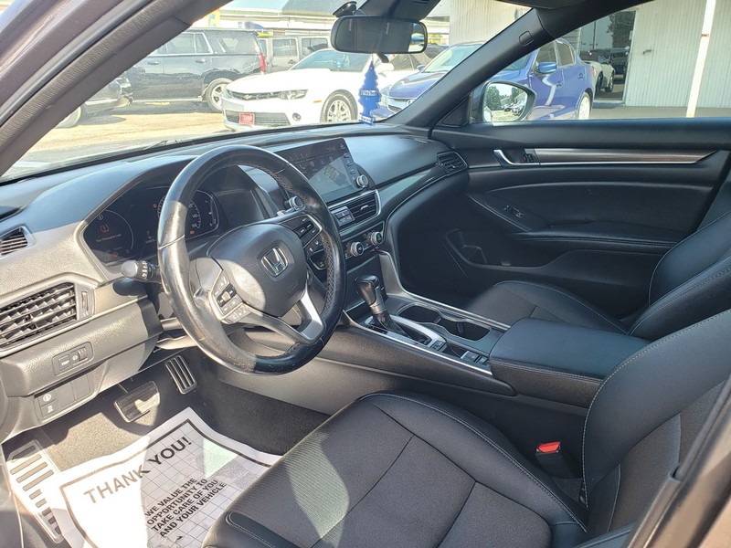 Honda Accord Sedan Vehicle Full-screen Gallery Image 06