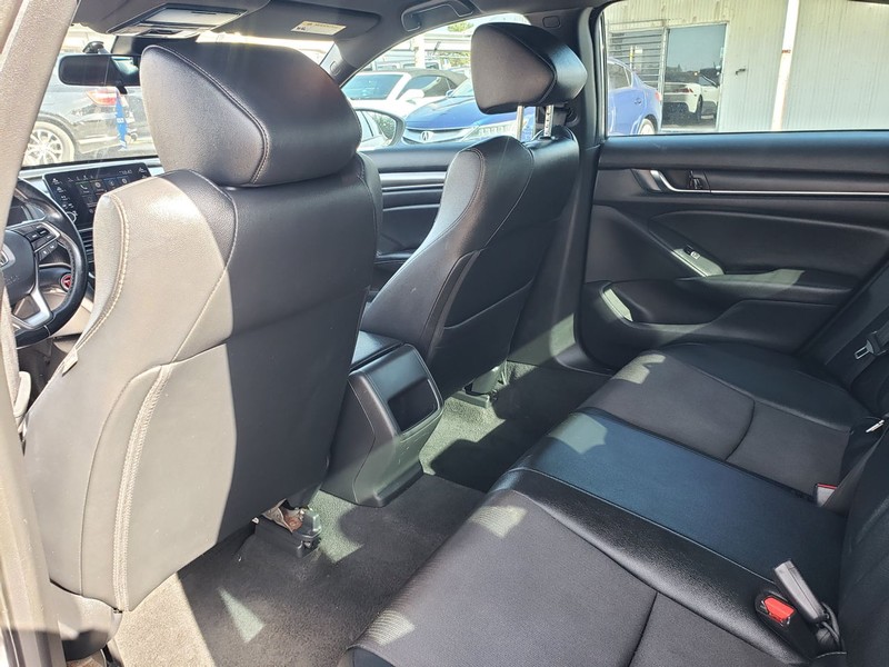 Honda Accord Sedan Vehicle Full-screen Gallery Image 07