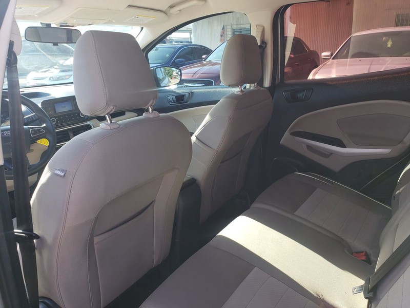 Ford EcoSport Vehicle Full-screen Gallery Image 06