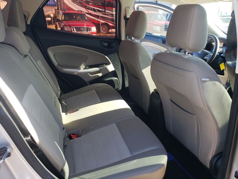Ford EcoSport Vehicle Full-screen Gallery Image 07