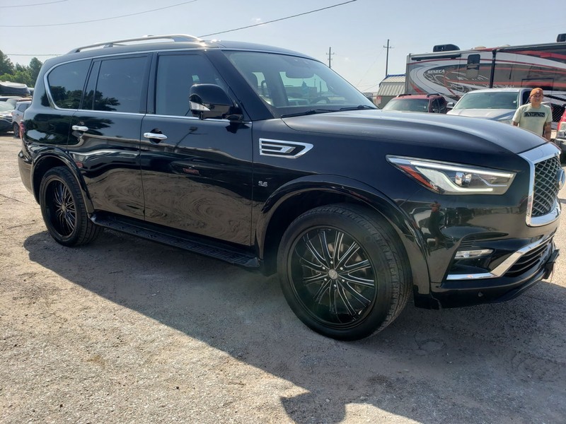 INFINITI QX80 Vehicle Full-screen Gallery Image 02