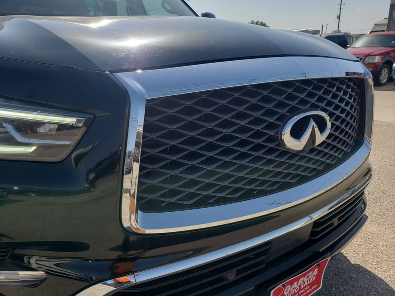 INFINITI QX80 Vehicle Full-screen Gallery Image 05