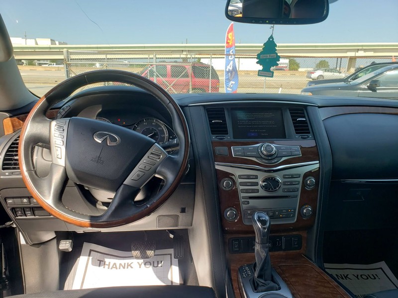 INFINITI QX80 Vehicle Full-screen Gallery Image 07