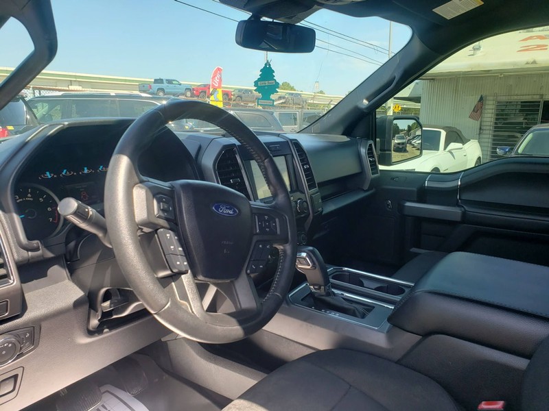 Ford F-150 Vehicle Full-screen Gallery Image 05