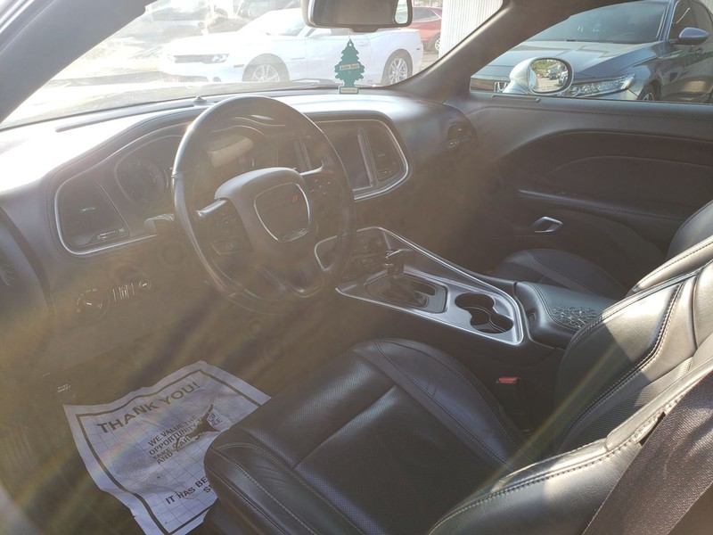 Dodge Challenger Vehicle Full-screen Gallery Image 05