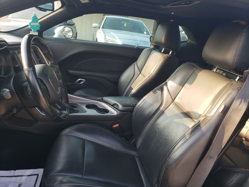 Dodge Challenger Vehicle Full-screen Gallery Image 06